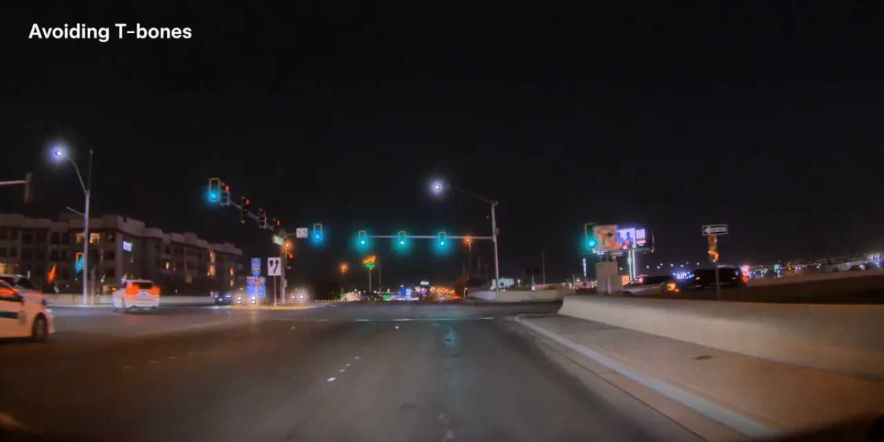 Tesla FSD Süpervizyonlu Sürüş Teknolojisi ile Kazaları Azaltıyor