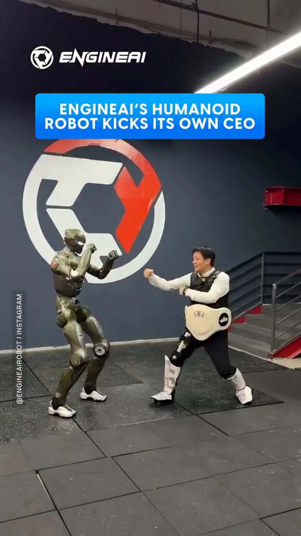 EngineAI'nın T800 İnsansı Robotu Şiddet İçeren Kontrol Demo'sunda CEO'sunu Tekmeleyerek Tartışma Yarattı