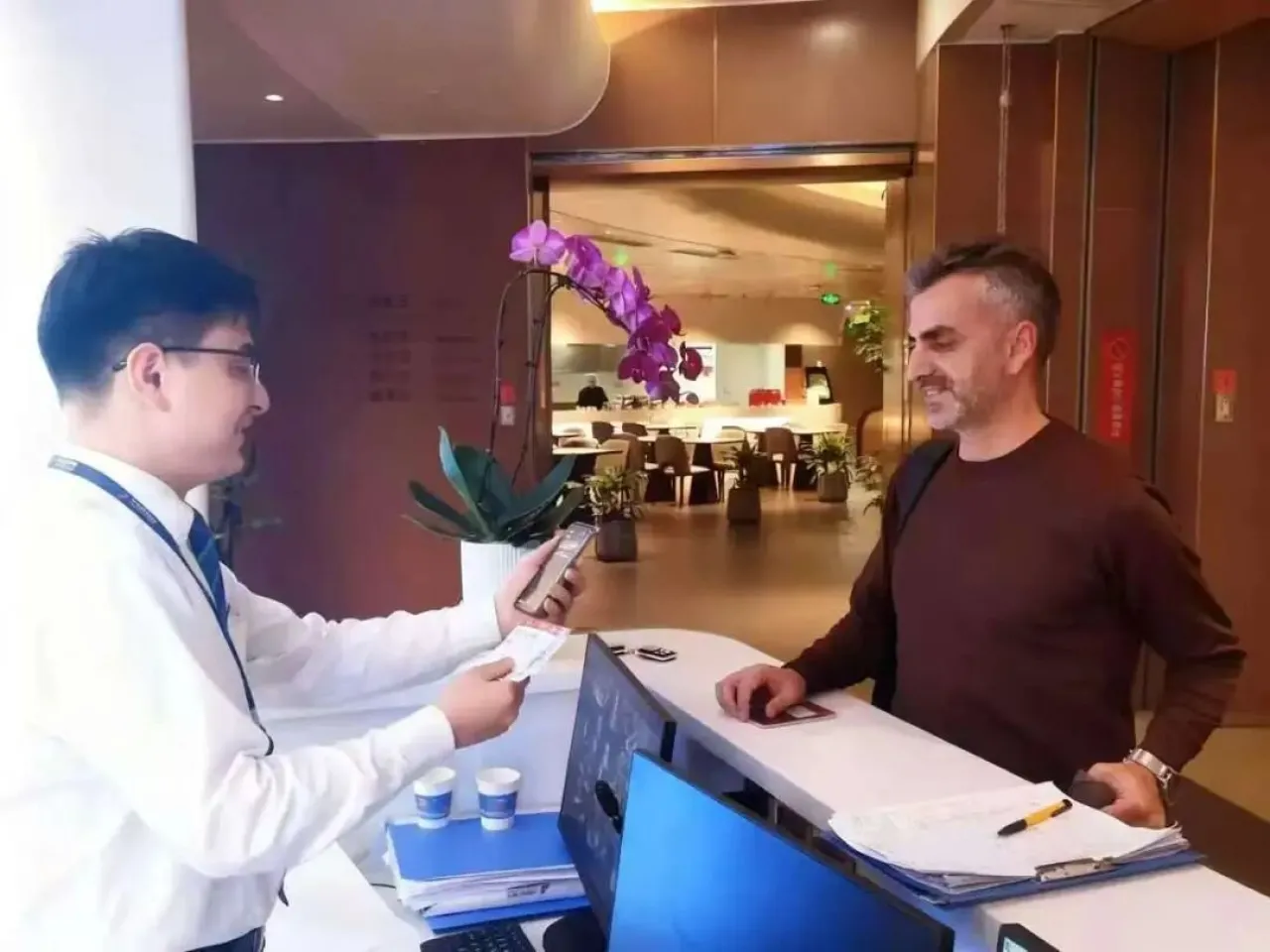 Yapay Zeka Tercümanı ile Hava Yolu Seyahati Dönüşümü