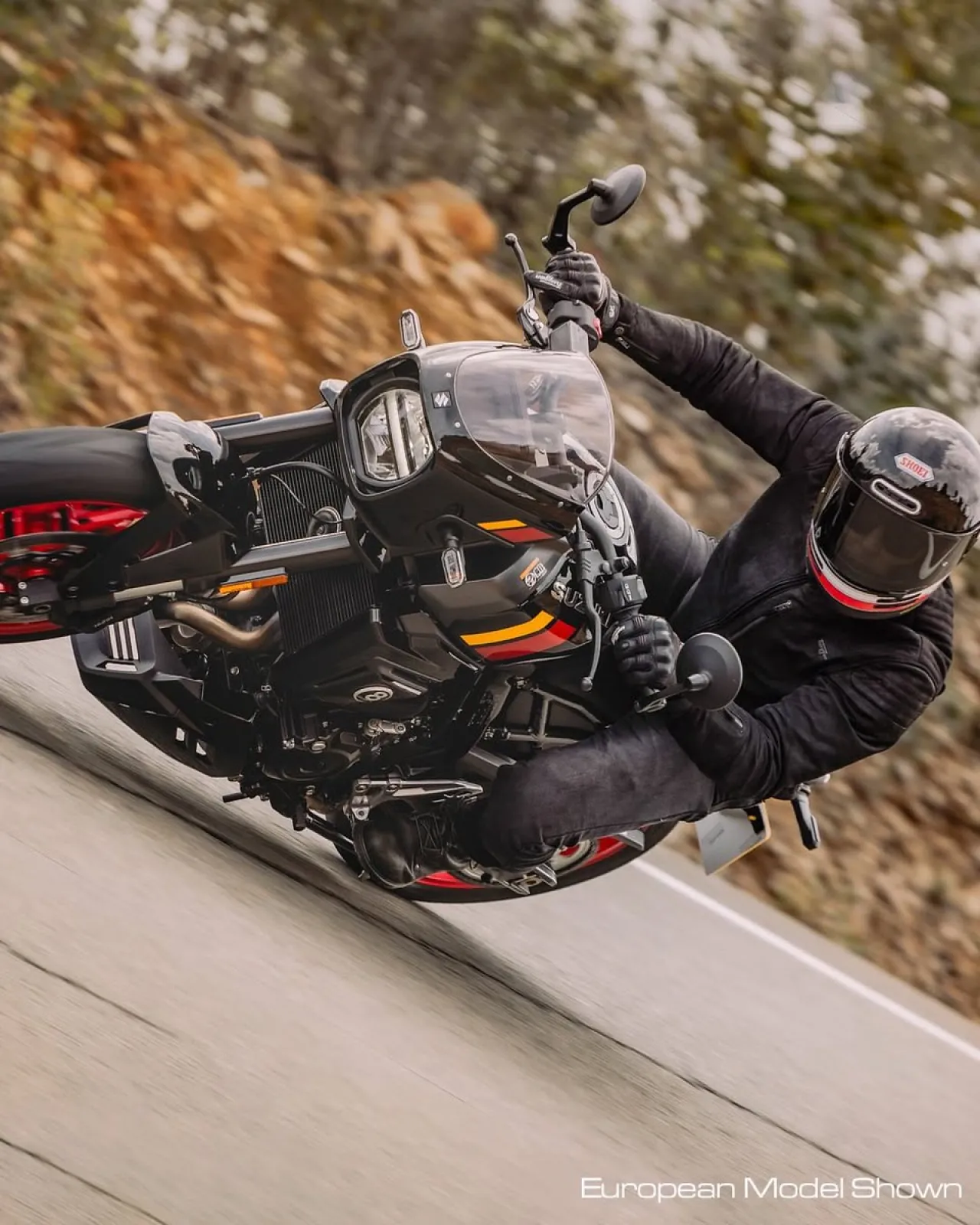 Suzuki'nin Yeni Retro Motosikletleri: GSX-8T ve GSX-8TT Duyuruldu