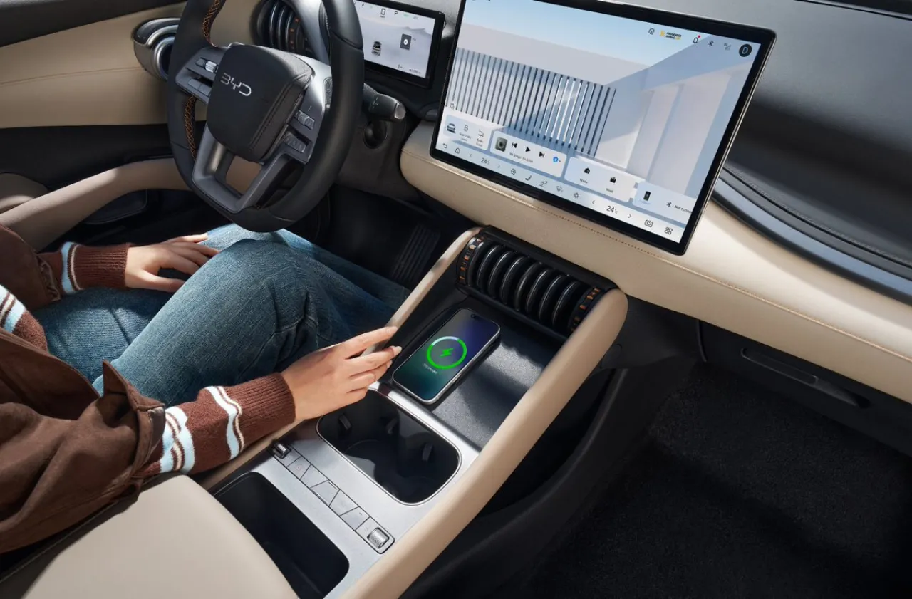 BYD YUAN PLUS'ın Kablosuz Şarj Özelliği Sürüş Konforunu Artırıyor