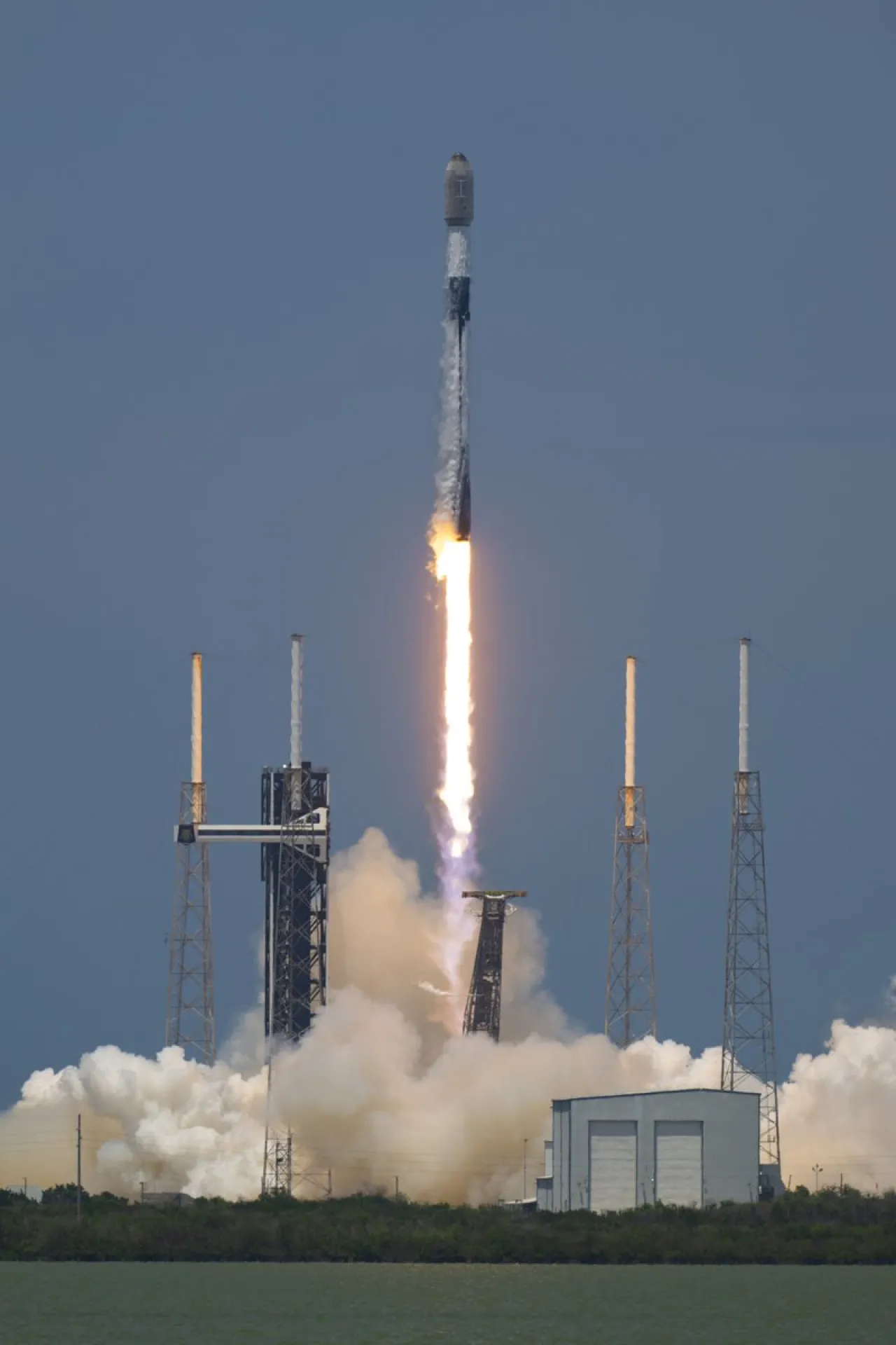 SpaceX Florida'dan 29 Starlink Uydusunu Uzaya Fırlattı