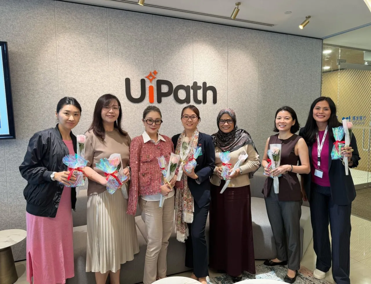 UiPath, APJ Bölgesinde Meme Kanseri Farkındalığı için Buluştu